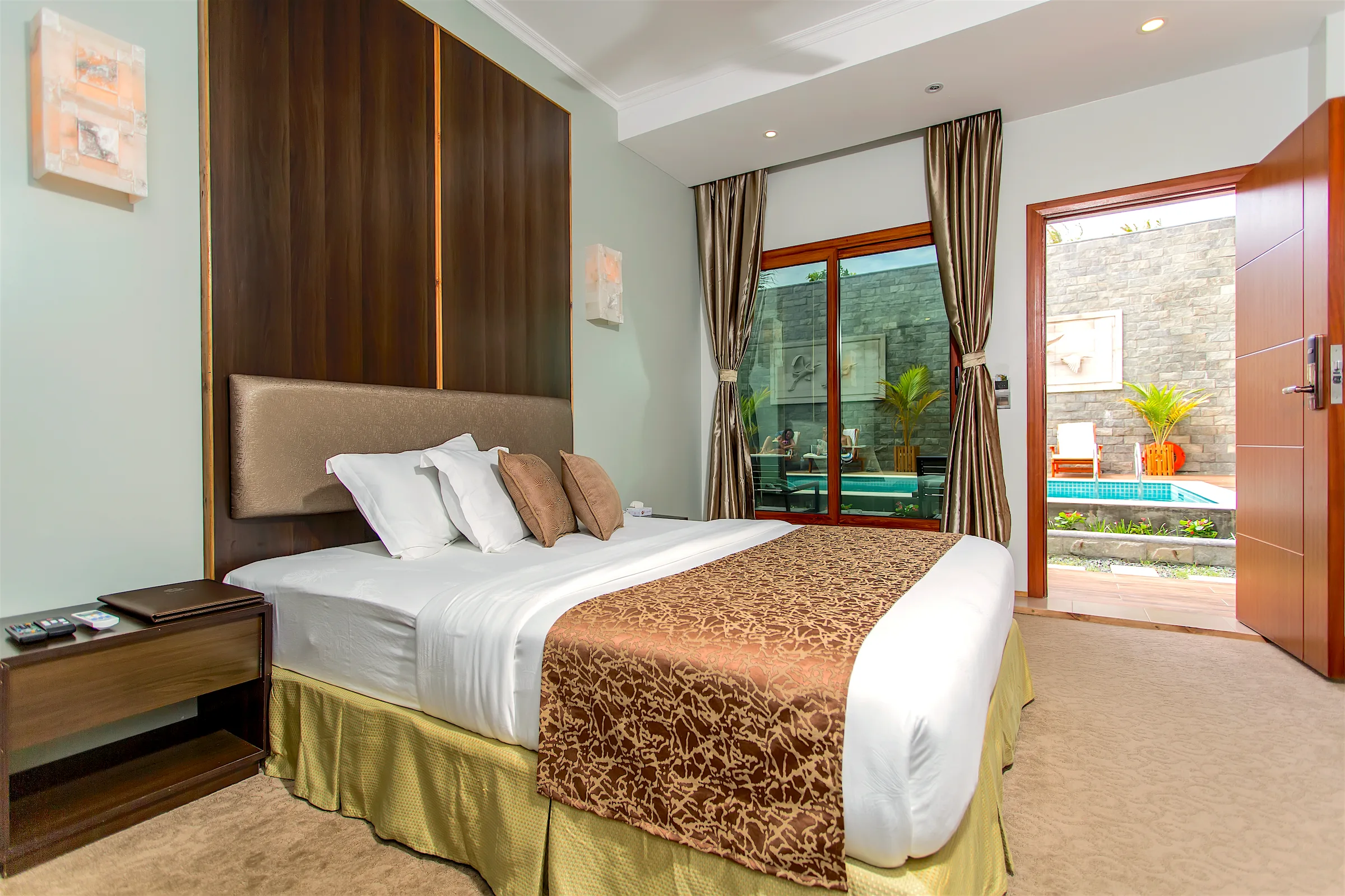 Deluxe Double Room with Pool View